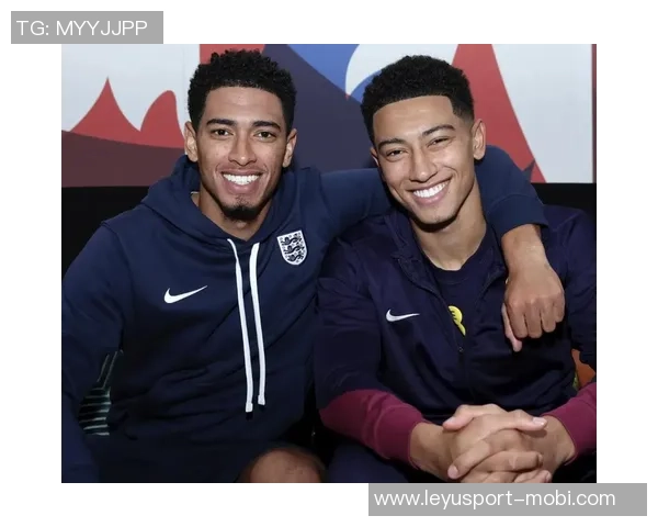 贝林厄姆兄弟携手畅游迪拜尽享阳光假期的快乐时光